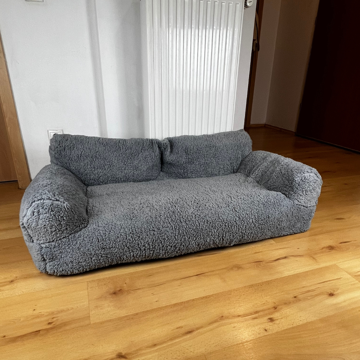 Uspokajająca sofa dla zwierząt - Komfort i spokój zapewnione 